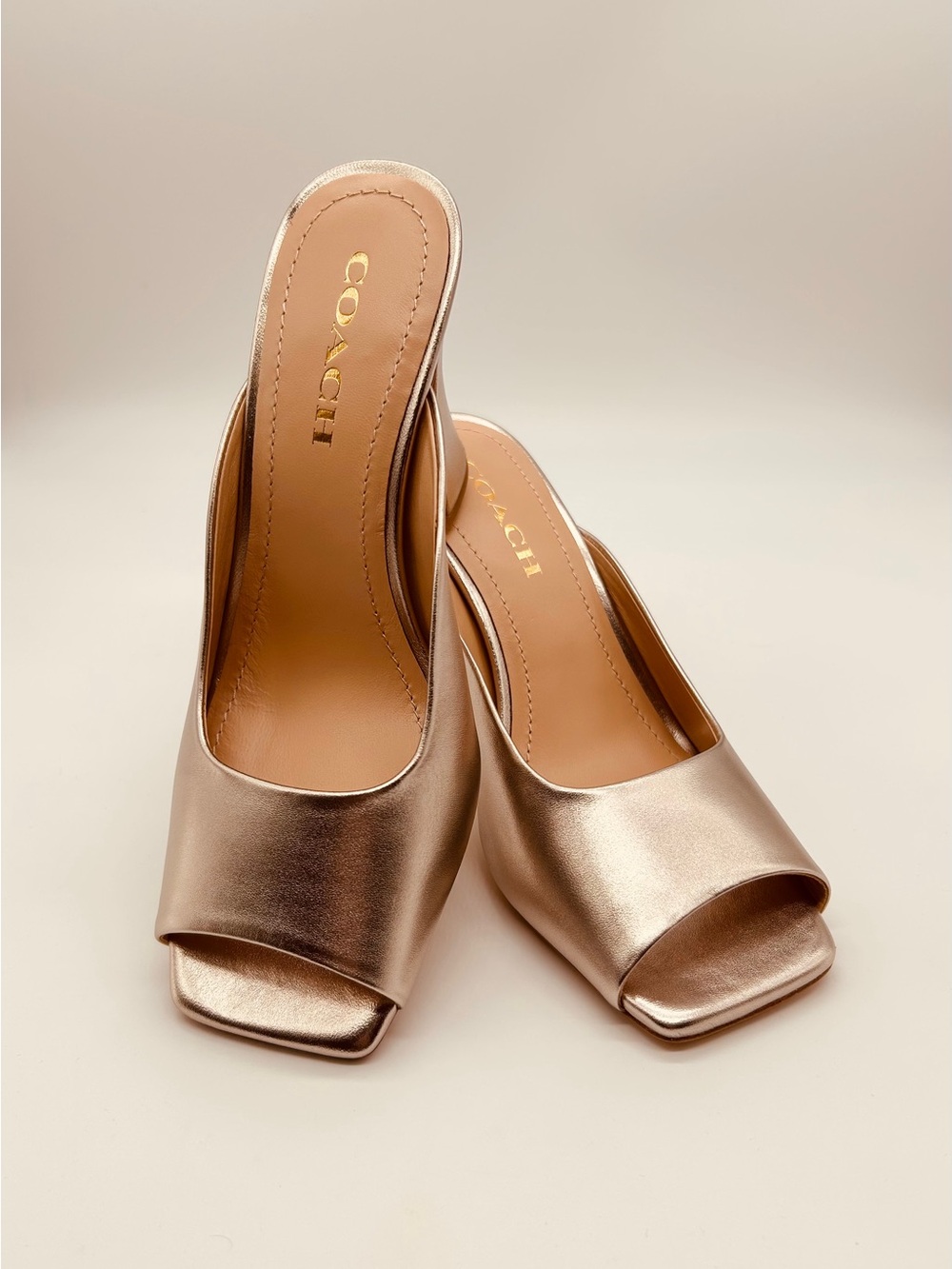 NEW COACH Laurence Metallic Platinum Champagne Open-Toe Mule Heels — Size 9B